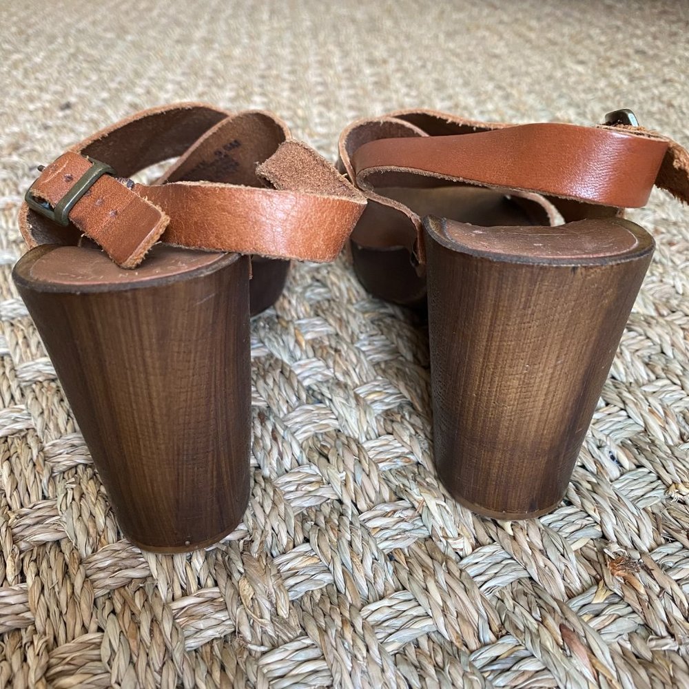 REACTION KENNETH COLE Leather Sandals Wood Heels Studs Made in Italy Sz 40 / 9.5 - Picture 8 of 10